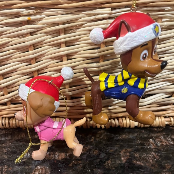 2019 Set of 2 Paw Patrol Ornaments. Skye & Chase with Christmas hats Preowned - Picture 2 of 10